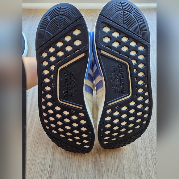 Adidas NMD R1 cream & Blue - Picture 4 of 4